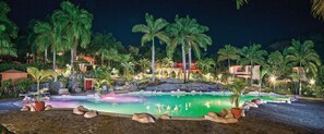 Exterior - Madrugada Residencial (Las Terrenas)