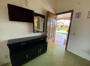 Chambre de base double, 1 lit double, non-fumeur | Rideaux d’obscurcissement, fer et planche à repasser