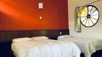 基本三人房, 多張床, 非吸煙房 | 遮光窗簾/窗簾、熨斗/熨衫板、免費 Wi-Fi、床單