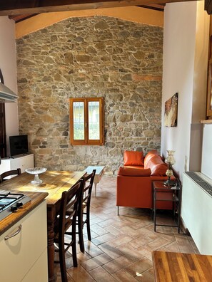Smart TV, libri, videoteca