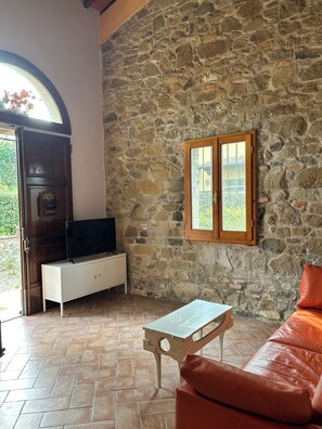 Smart TV, libri, videoteca