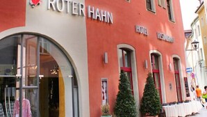 Unclassified image, 2 of 18, button - Hotel Roter Hahn (Regensburg)