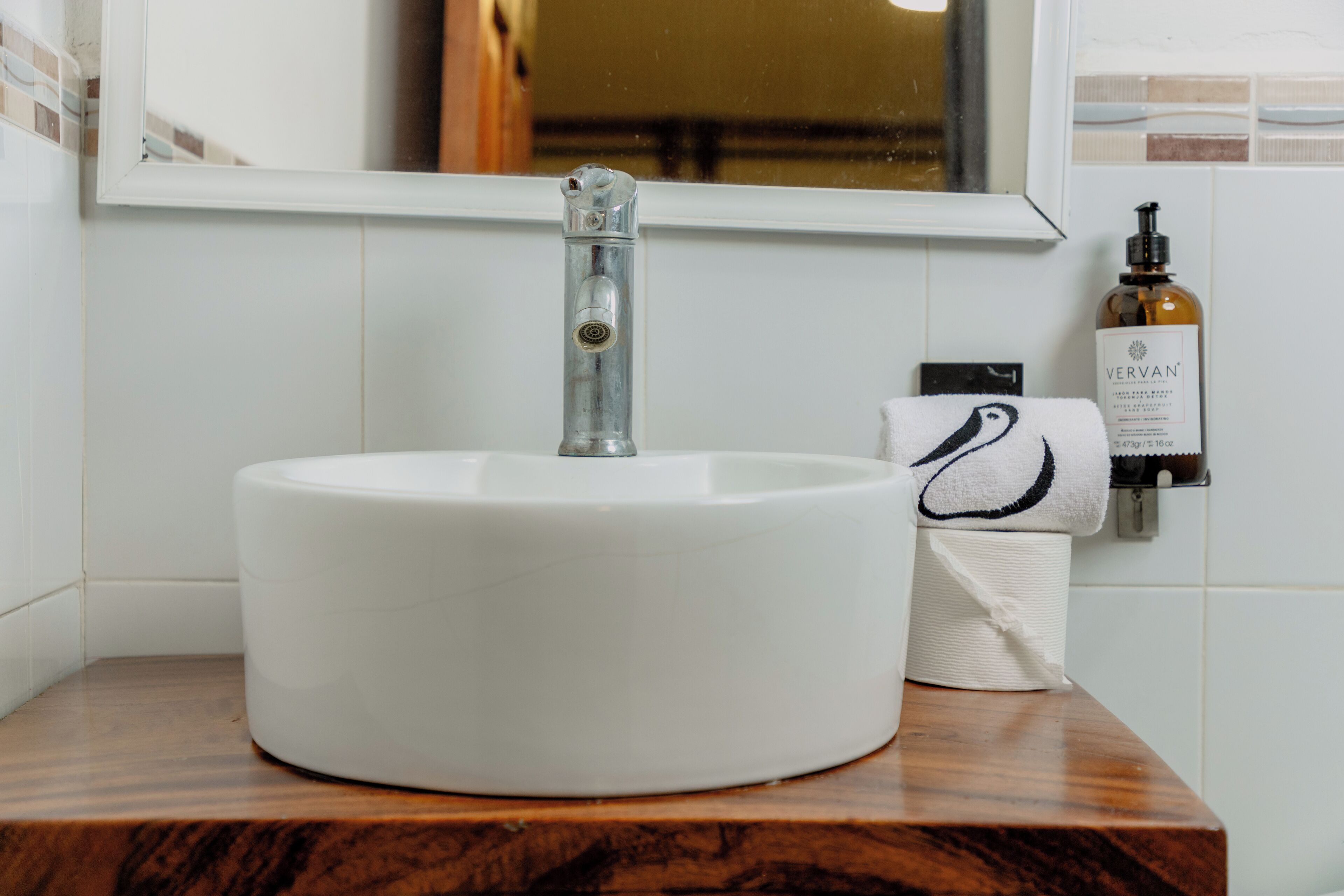 standard room with sea view, 2 king beds | bathroom | free toiletries, towels, soap, shampoo