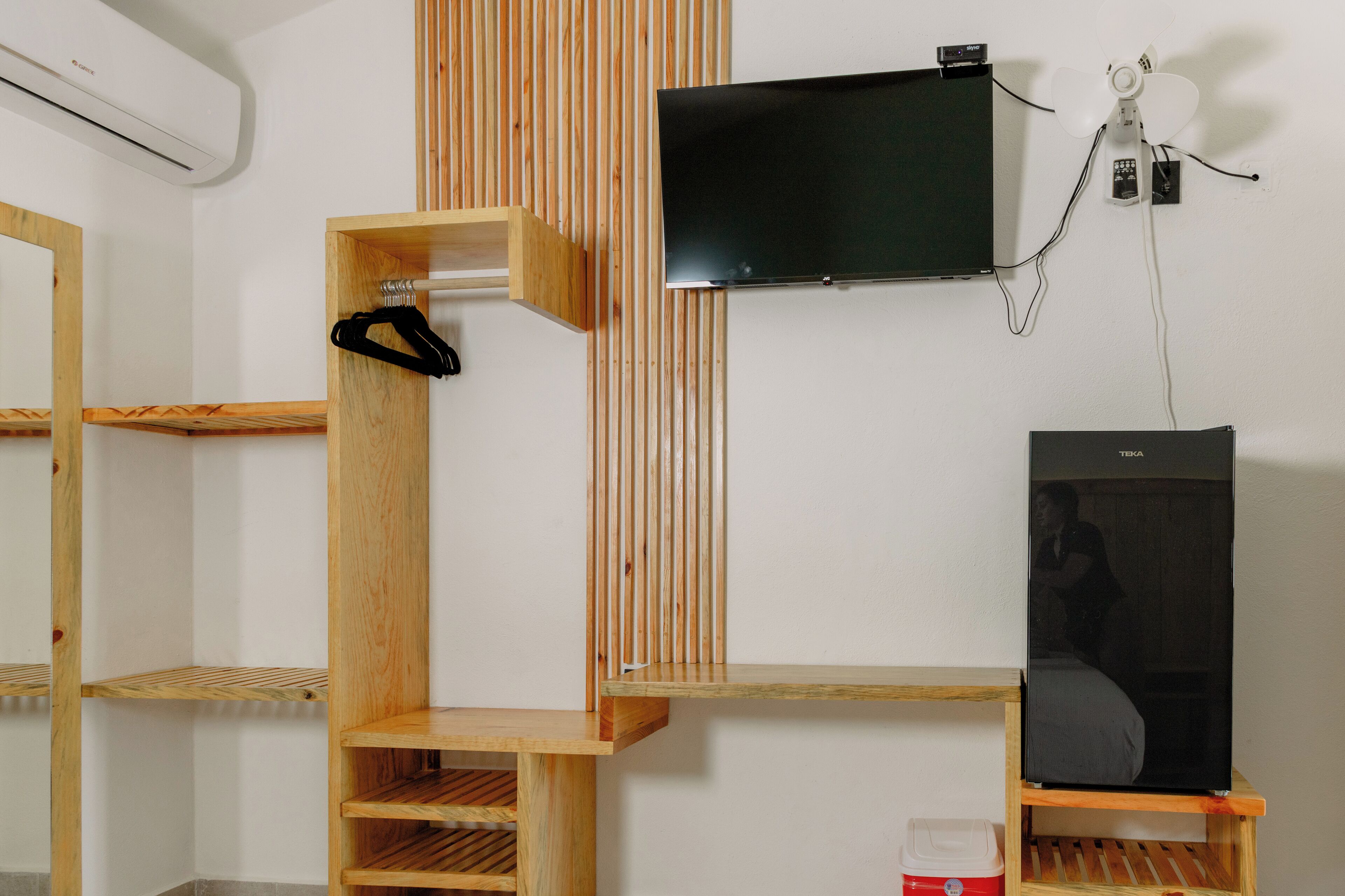 standard room with pool view, 1 king bed. | 1 bedroom, minibar, iron/ironing board, bed sheets