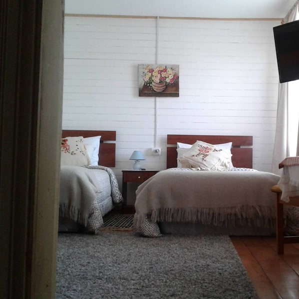 Desk, free WiFi - Hostal Patrimonial Angelmo (Puerto Montt)