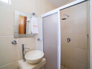 Shower dan handuk