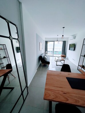 Deluxe Apartment, 2 Bedrooms, Non Smoking, City View | Living area | 55-inch LED TV with cable channels, TV, pay movies - Medrano suits (Buenos Aires)