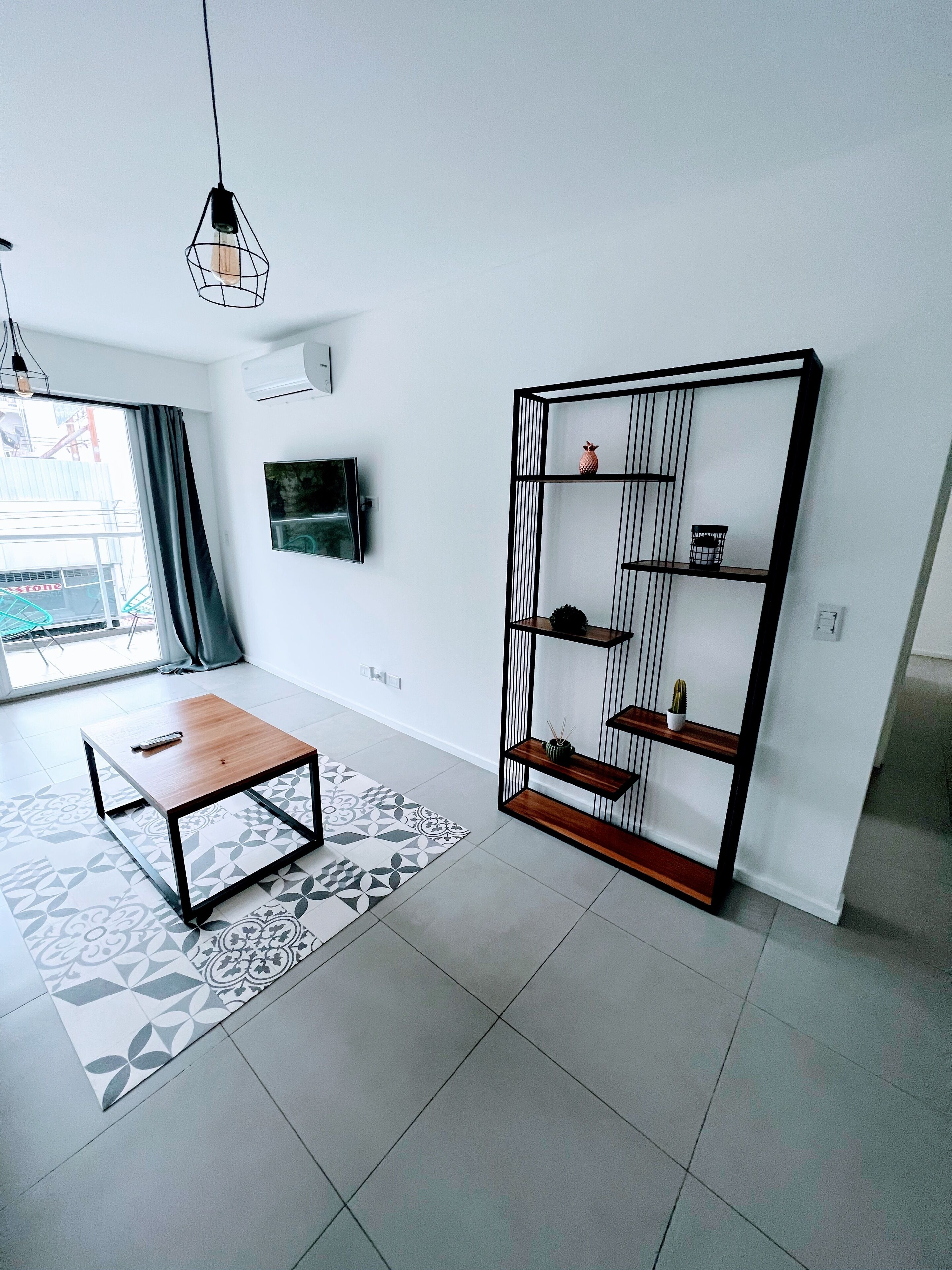 Apartamento luxo, 2 quartos, para não fumantes, vista para a cidade | Área de estar | TV LED 55 polegadas com canais a cabo, TV, filmes pagos