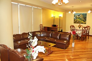 Family Apartment, 3 Bedrooms, Non Smoking, City View | Living area | 49-inch flat-screen TV with cable channels, TV, video-game console - Comfortable Departamento Familiar Cusco (Cusco)