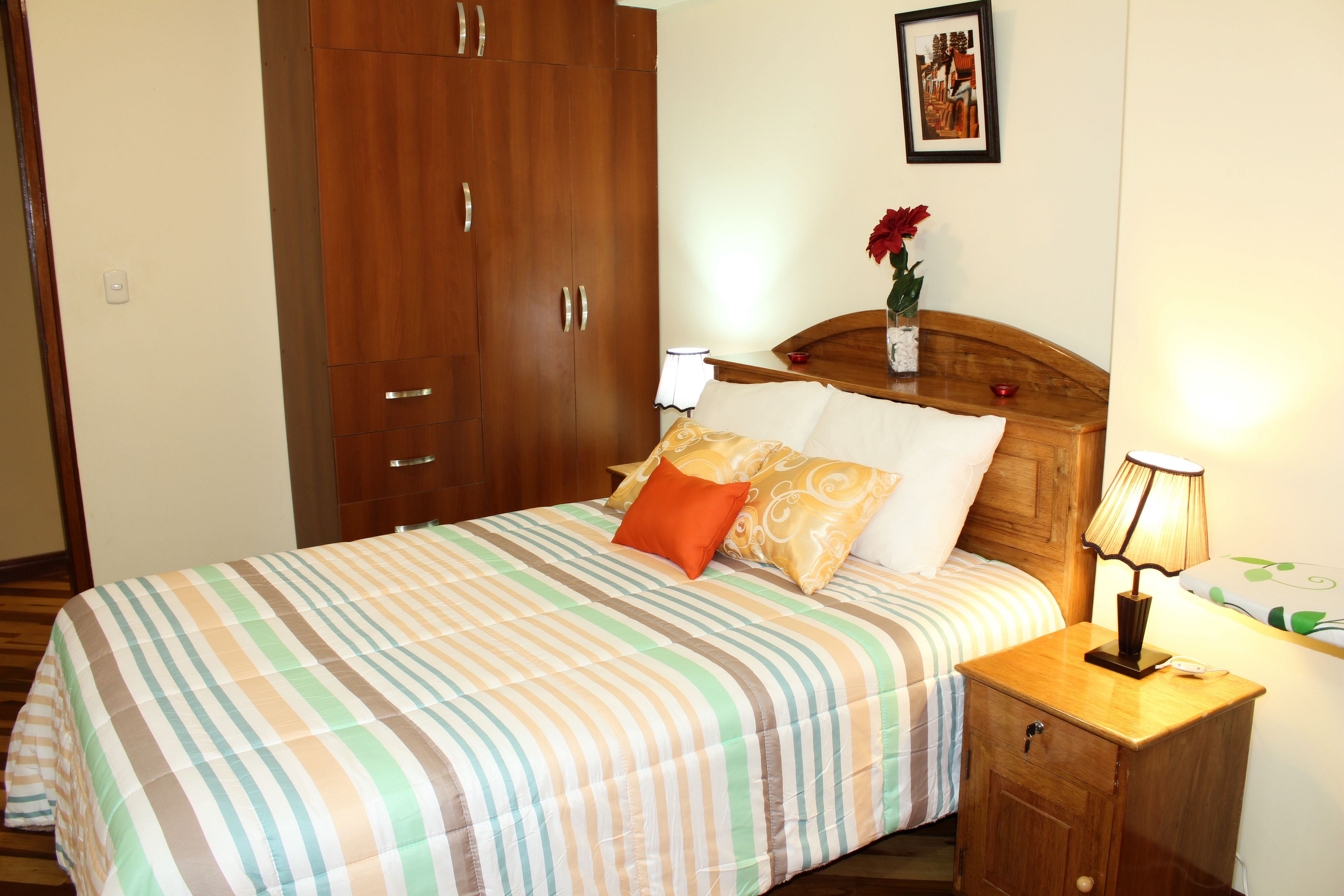Appartement Familial, 3 chambres, non-fumeurs, vue ville | 3 chambres, literie de qualité supérieure, couette en duvet d'oie