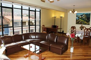 Family Apartment, 3 Bedrooms, Non Smoking, City View | Living area | 49-inch flat-screen TV with cable channels, TV, video-game console - Comfortable Departamento Familiar Cusco (Cusco)