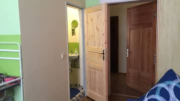 Apartment | Free WiFi, bed sheets