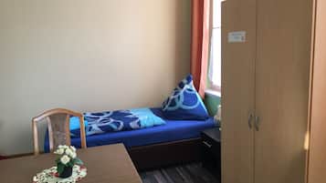 Zweibettzimmer, Gemeinschaftsbad | Kostenloses WLAN, Bettwäsche