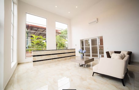 Hall. Hosteria Los Dujos
