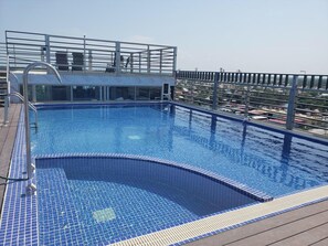 Outdoor pool - Golden Tree Hotel (Belize City)