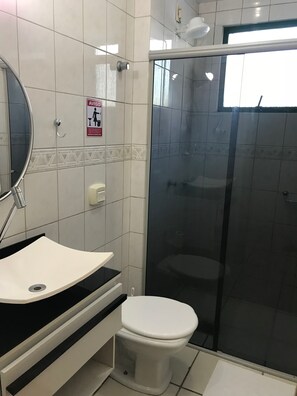 Lägenhet | Badrum | Dusch och handdukar