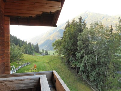 Hillside location with a fantastic panoramic view of Matrei and the mountains, very quiet! 