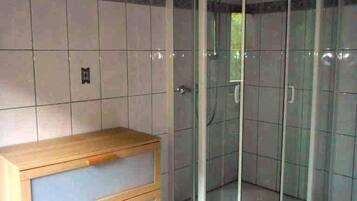 Dusch, hÄrtork, handdukar och tvÄl