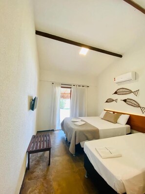 Minibar, in-room safe, free WiFi, bed sheets - Pousada Tucano (Caucaia)
