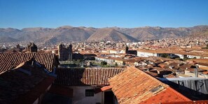 32-inch LED TV with digital channels, TV - Kuska Guest House (Cusco)