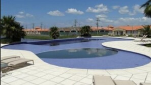 Outdoor pool, pool loungers - Recanto Hermosa (Xangri-La)
