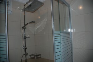 Ducha del cuarto de baño