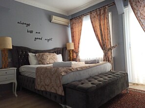 Premium bedding, minibar, in-room safe, desk - La Mer Boutique Hotel (Istanbul)