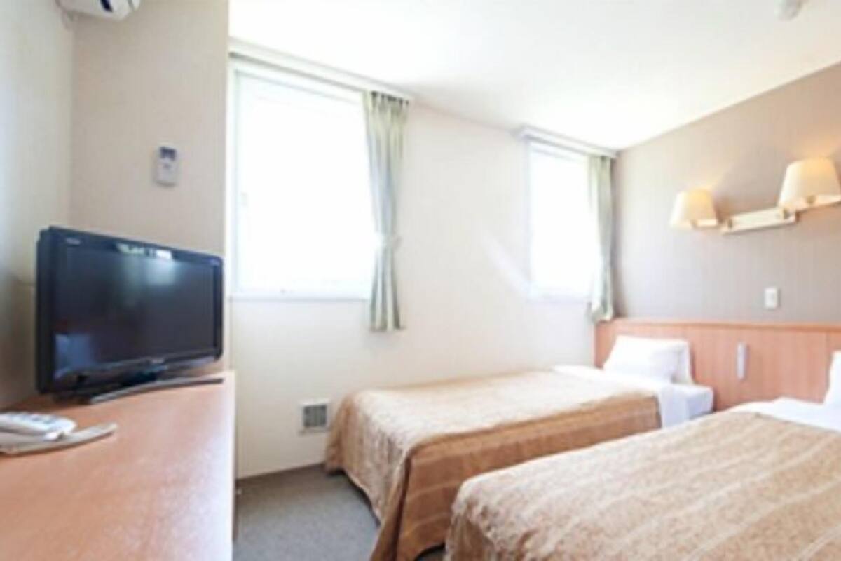 Twin Room (No Tatoo) | WiFi (free), bed sheets