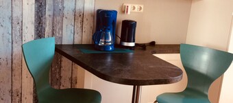 NB holiday apartment or live temporarily / near the train station