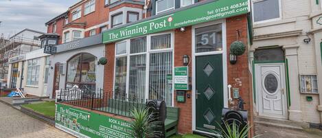 Fachada de la propiedad