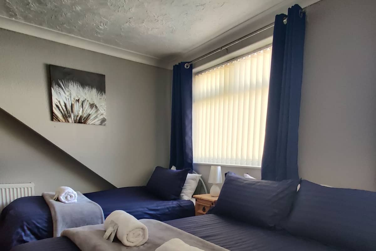 Habitación estándar | Tabla de planchar con plancha, wifi gratis y ropa de cama