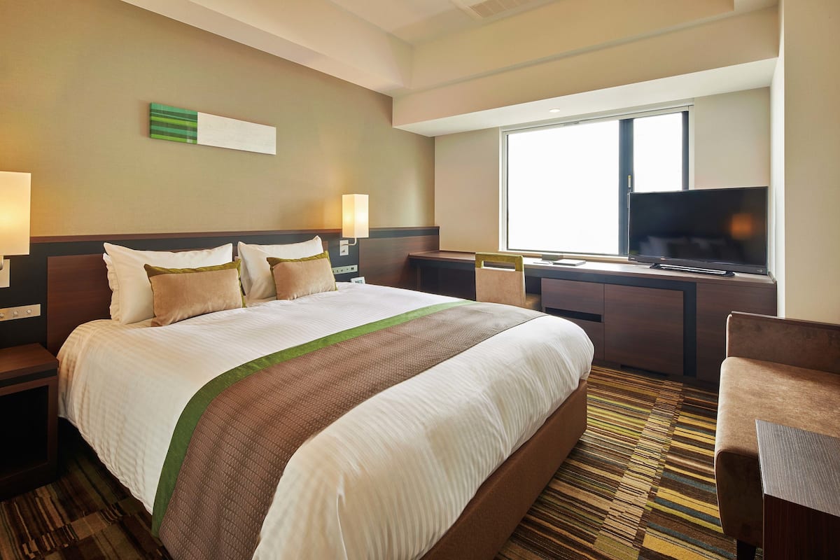 down duvets, in-room safe, desk, soundproofing