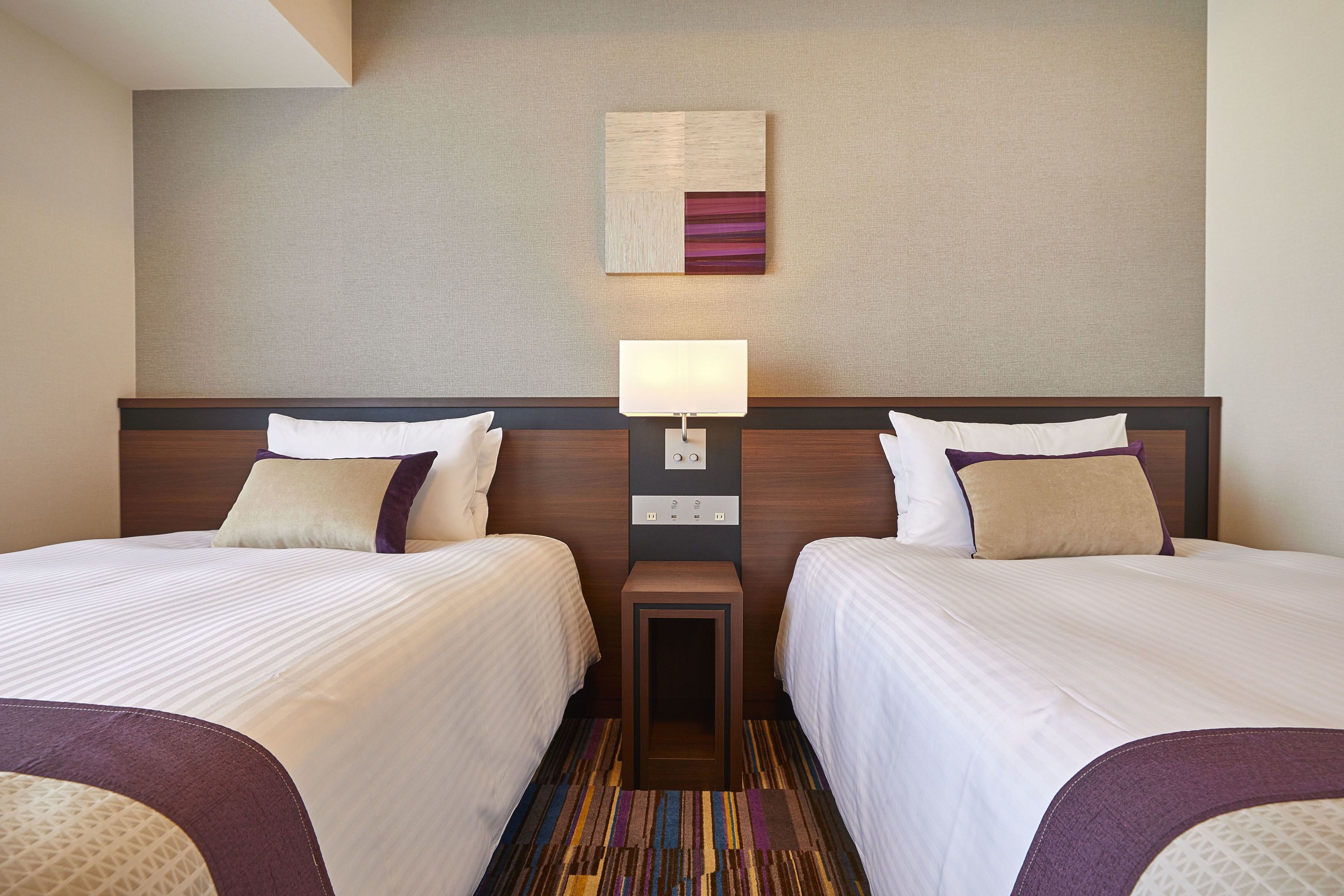 Deluxe Twin Room | Down duvets, in-room safe, desk, soundproofing