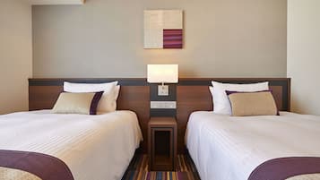 Deluxe Twin Room | Down duvets, in-room safe, desk, soundproofing