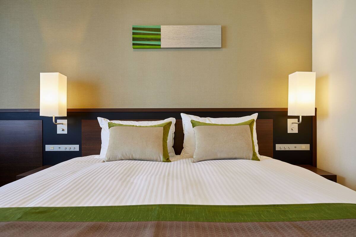 down duvets, in-room safe, desk, soundproofing