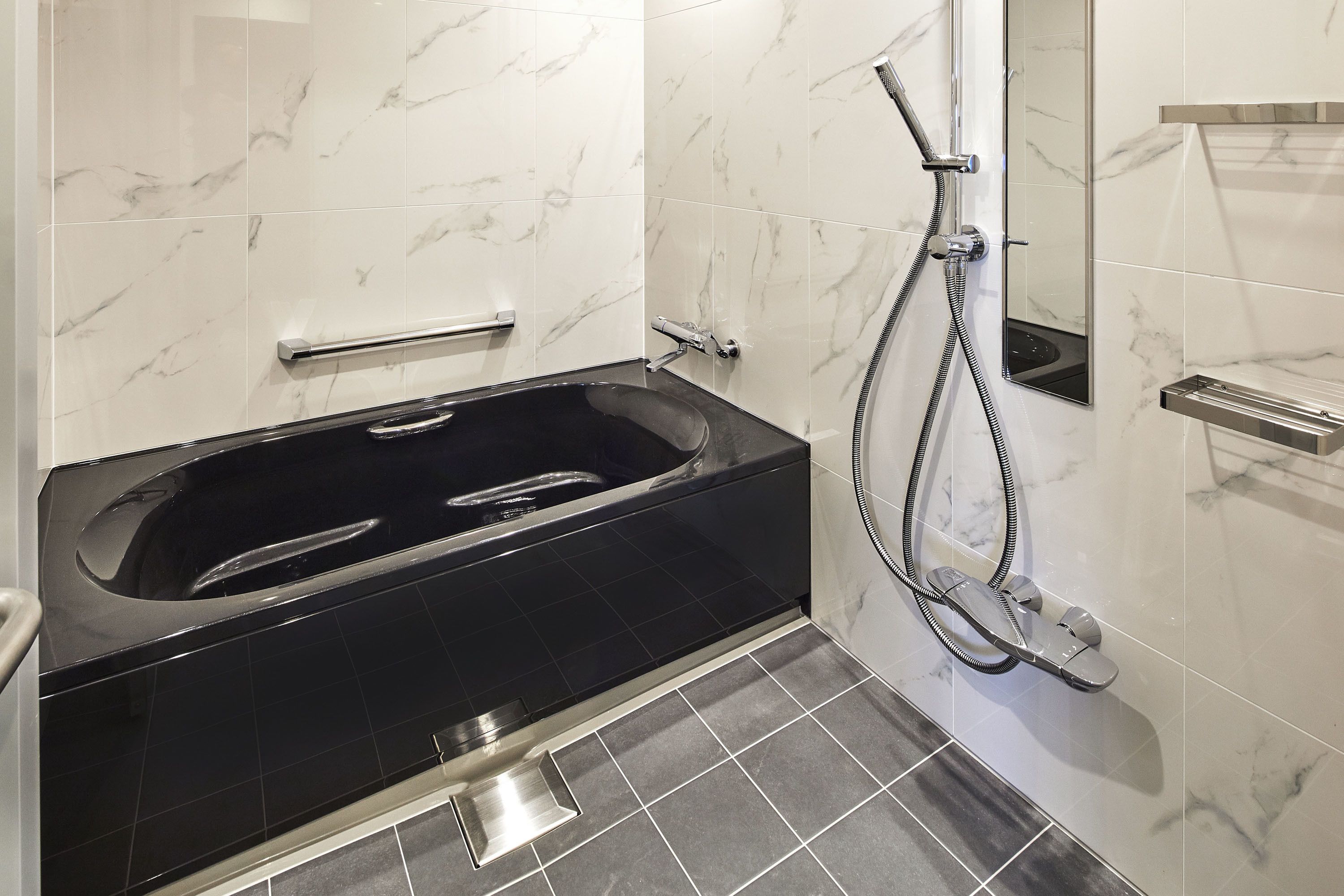 deluxe twin room | bathroom | free toiletries, hair dryer, slippers, bidet