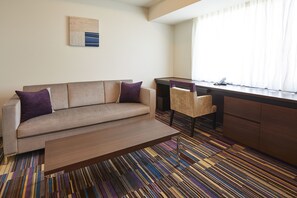 Deluxe Twin Room | Down comforters, in-room safe, desk, soundproofing