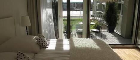 2 bedrooms, desk, soundproofing, iron/ironing board