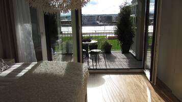 2 Schlafzimmer, Schreibtisch, schallisolierte Zimmer