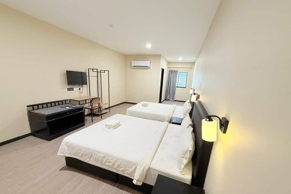 Family Room, Non Smoking | Blackout drapes, WiFi (free), bed sheets