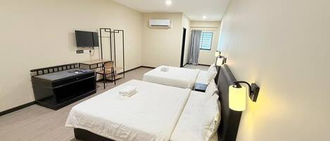 Habitación familiar, no fumadores | Cortinas opacas, wifi gratis, ropa de cama