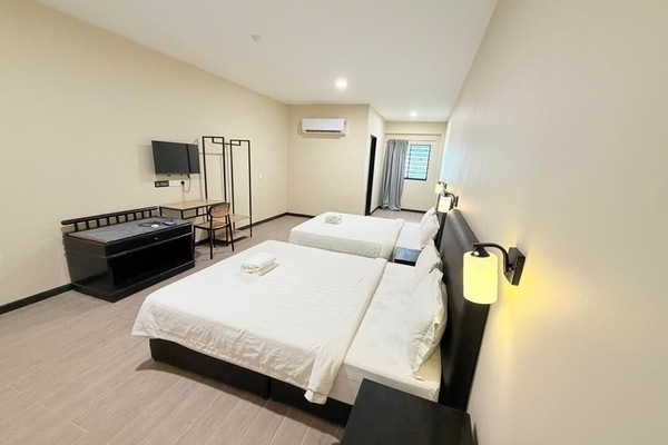 Family Room, Non Smoking | Blackout drapes, WiFi (free), bed sheets
