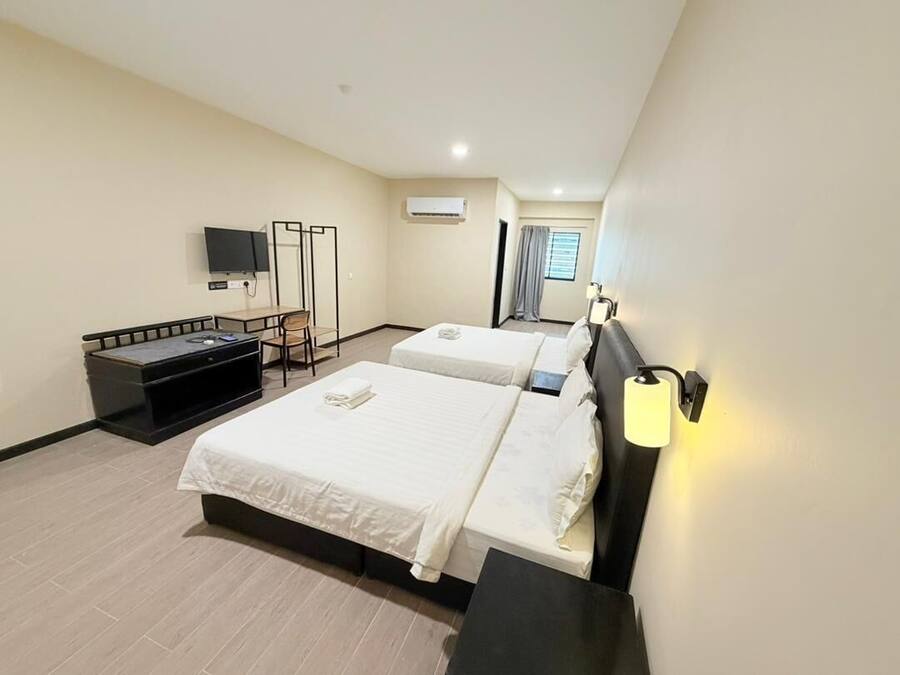 Family Room, Non Smoking | Blackout drapes, WiFi (free), bed sheets
