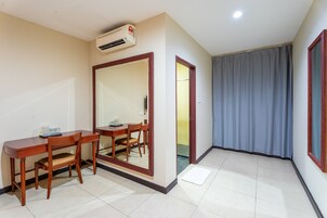 Basic Twin Room, Berbilang Katil | Langsir/tirai gelap terus, Wi-fi percuma, cadar katil 