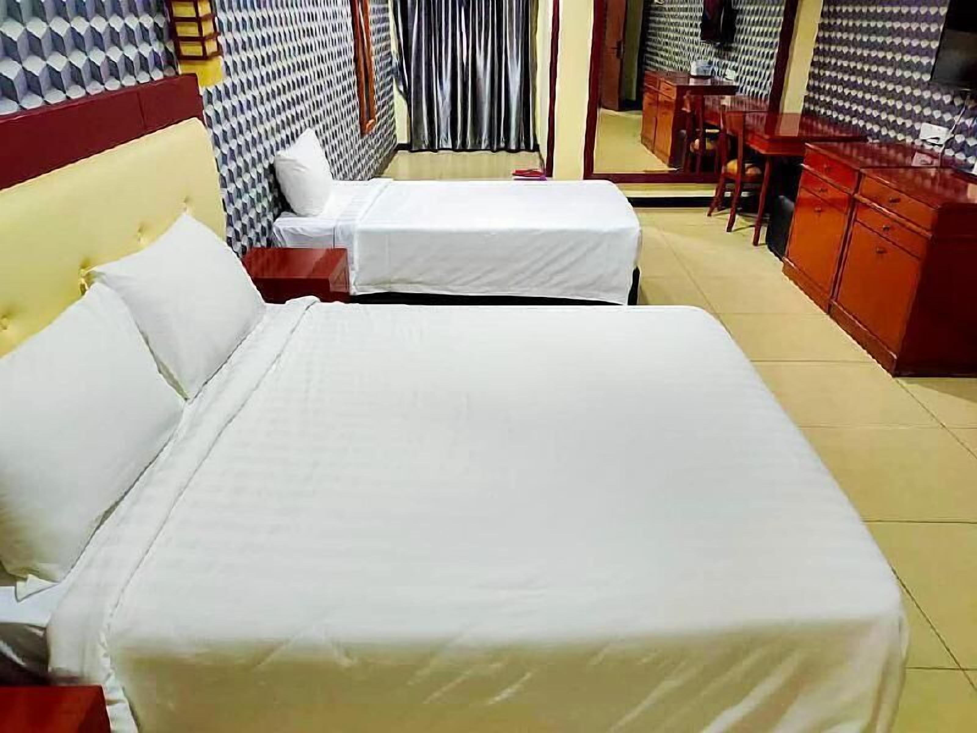 Blackout drapes, free WiFi, bed sheets