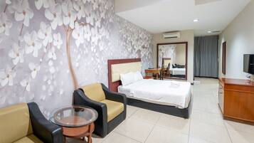 Deluxe Room, 1 Katil Ratu (Queen) | Langsir/tirai gelap terus, Wi-fi percuma, cadar katil