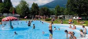 mansion with garden & loggia-apartments, park and pool,priv. beach (lake Weiss.)