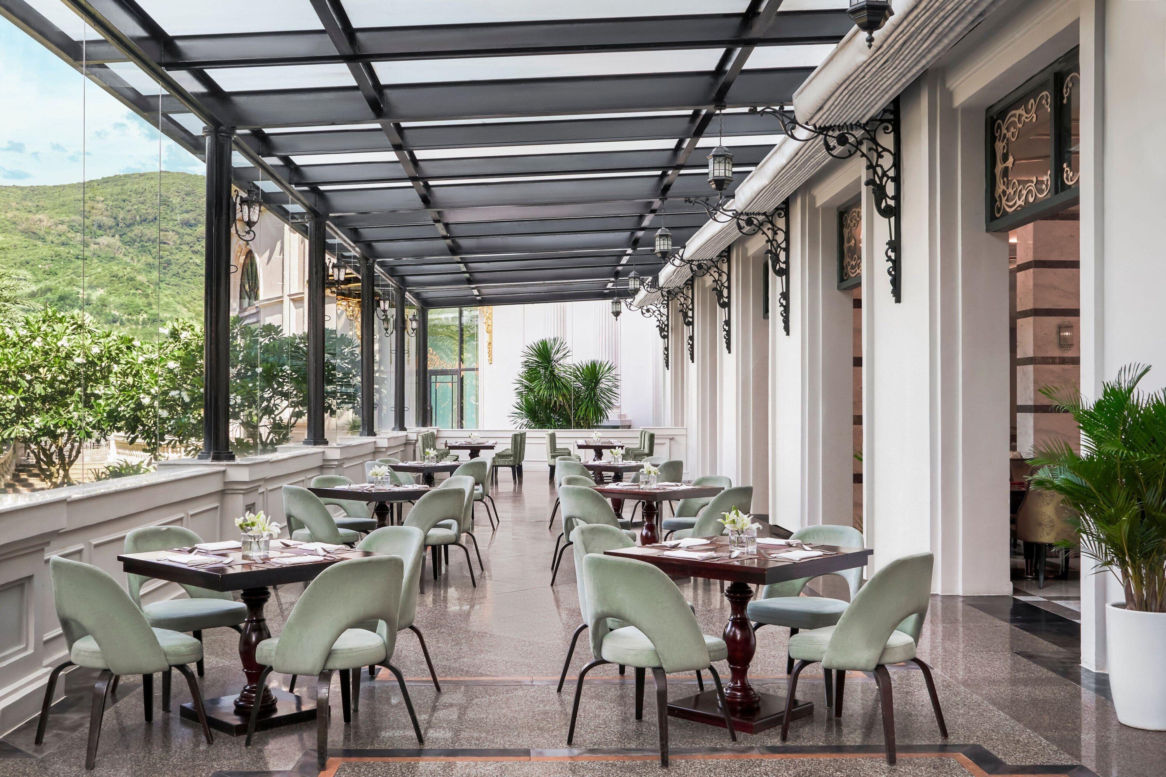 4 restaurants, breakfast, lunch, dinner served; asian cuisine