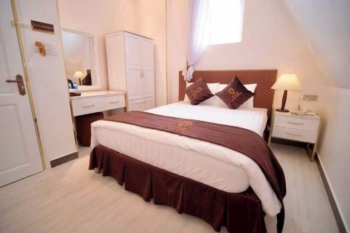 Minibar, in-room safe, desk, blackout drapes