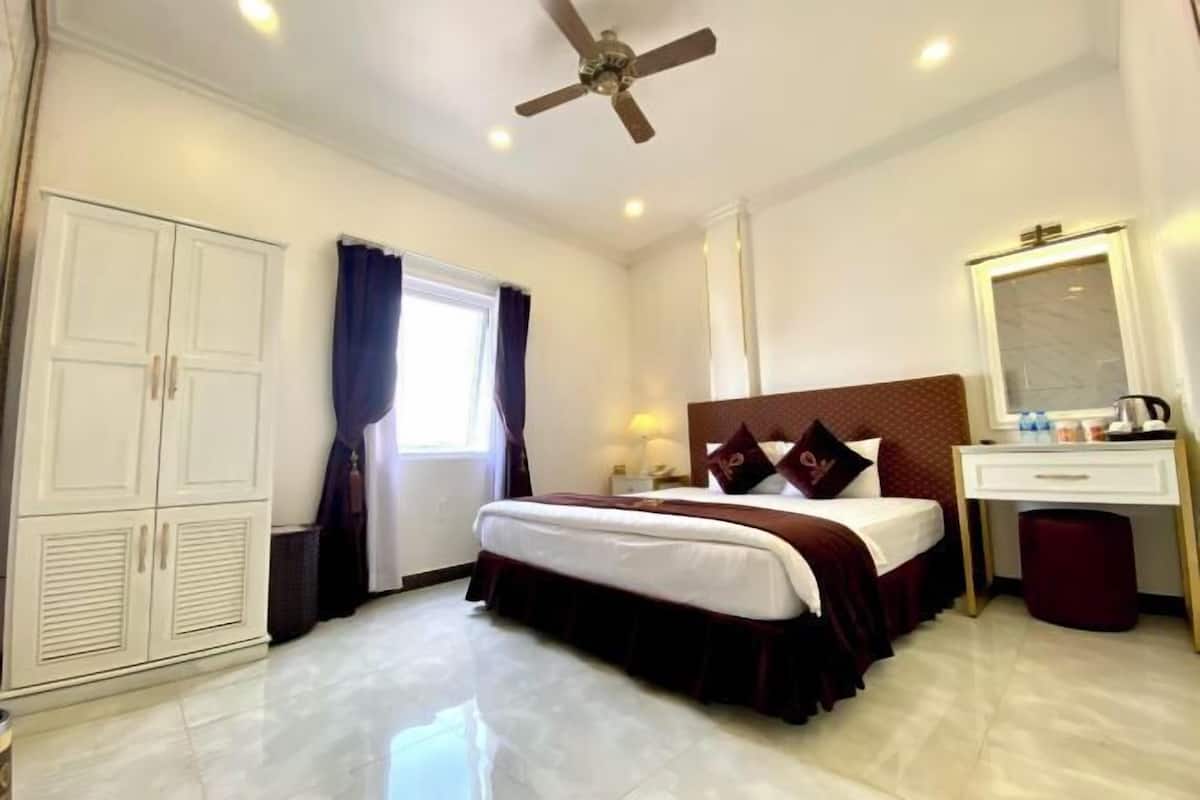 Minibar, in-room safe, desk, blackout drapes